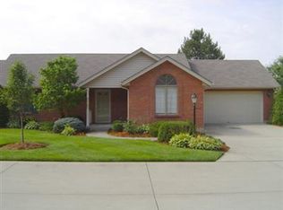 111 Colonial Lake Dr, Hamilton, OH