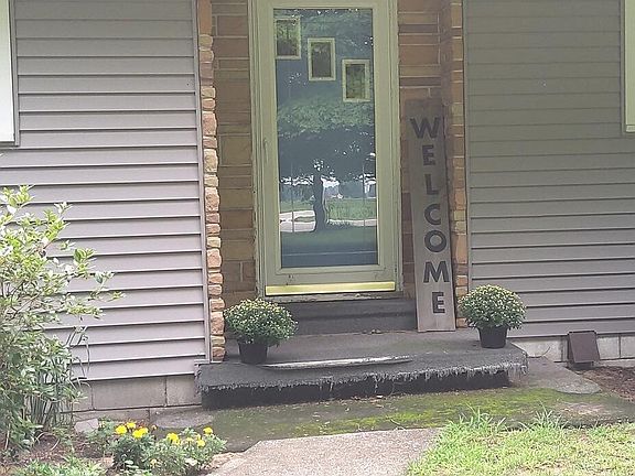 3rd image of 15765 Harris Rd