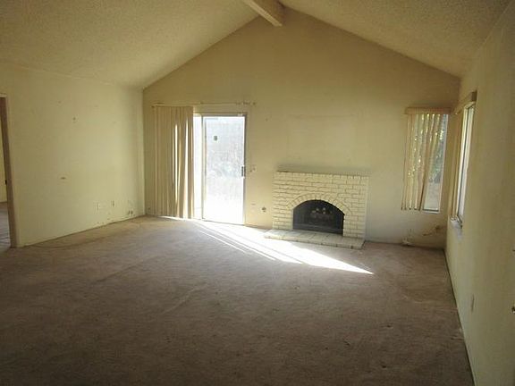 Living room/Fireplace