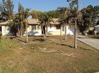 1721 Camelia Ln, Naples, FL 34105