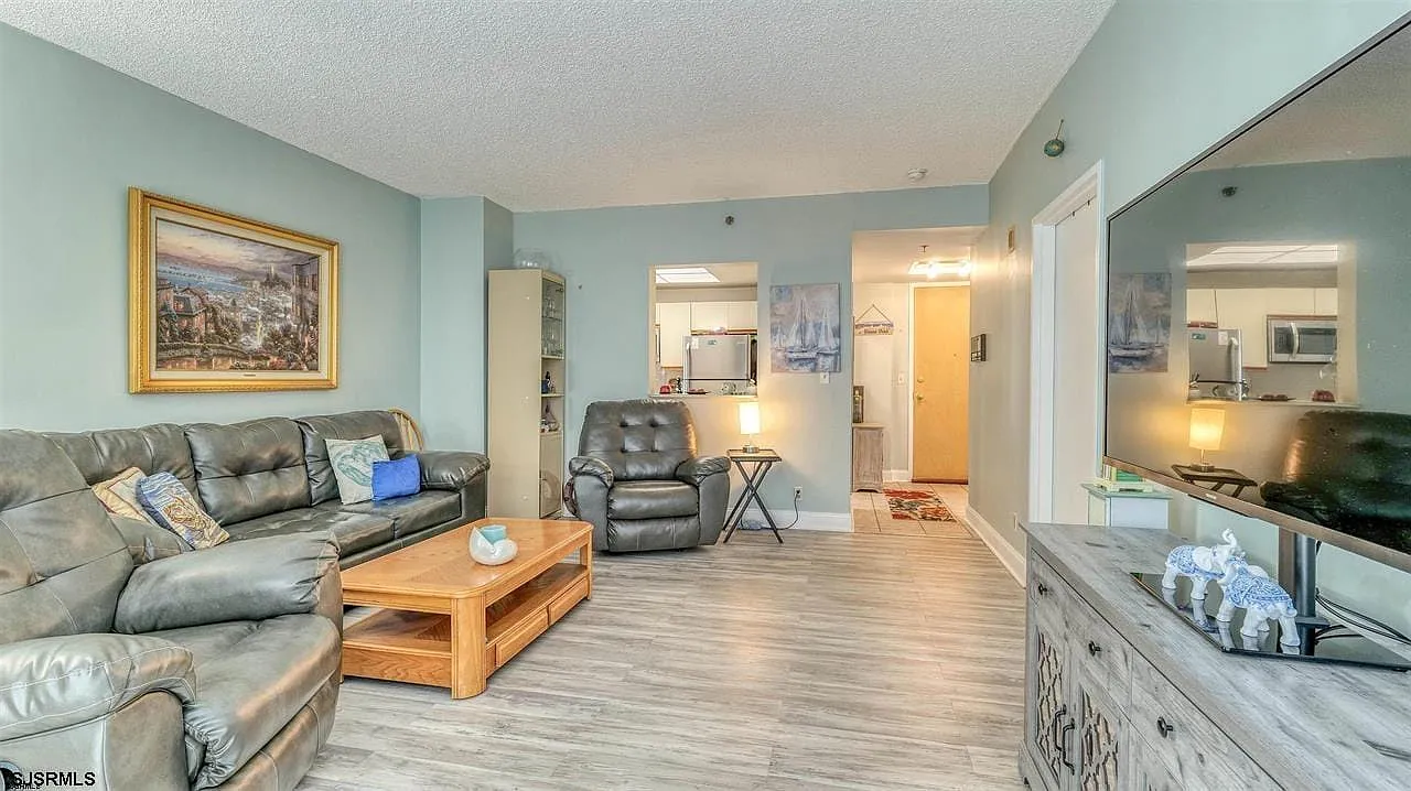 2 bed, 1.5 bath, 978 sqft, $2,450 — Photo 3