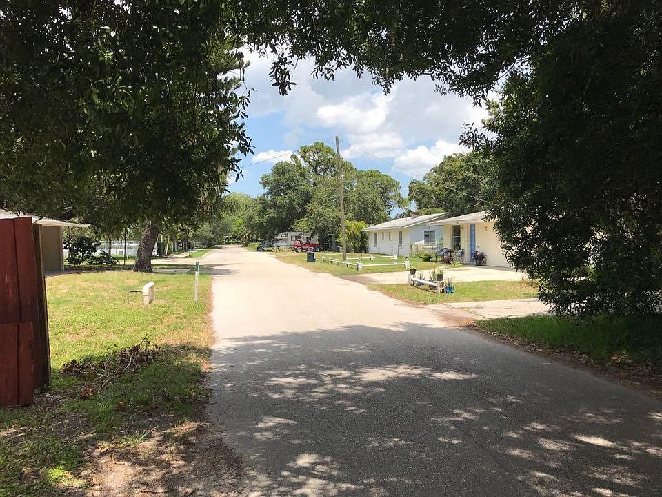 THE BEAUTIFUL NEIGHBORHOOD