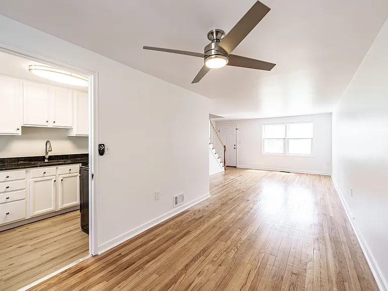 West Gate Townhomes — Photo 9
