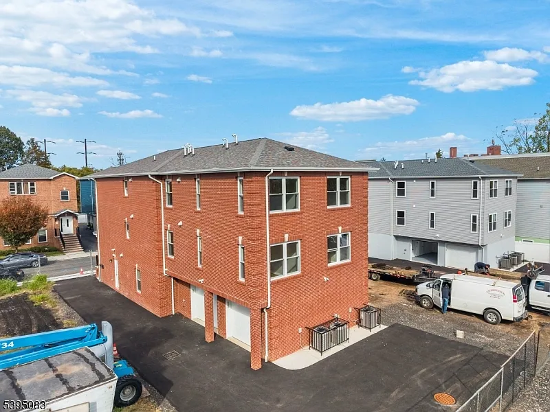 2 bed, 1.0 bath, 750 sqft, $2,200 — Photo 3