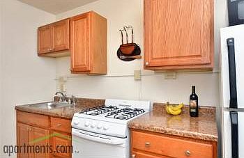 2nd image of 36 Spruce Pl APT 302
