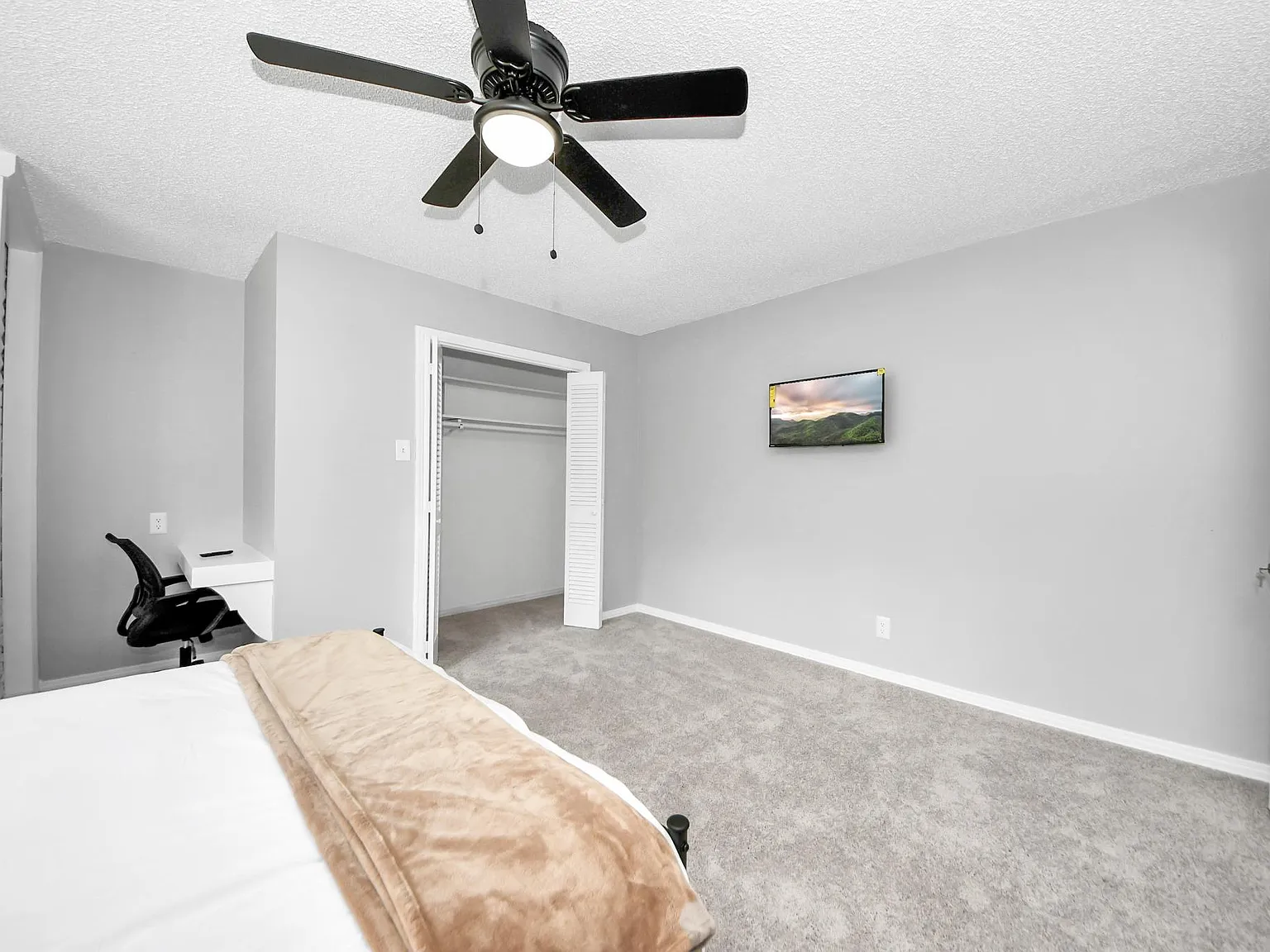 4 bed, 3.0 bath, 3642 sqft, $849 — Photo 4