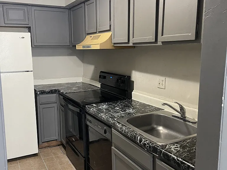 Hagel Cir — Photo 19