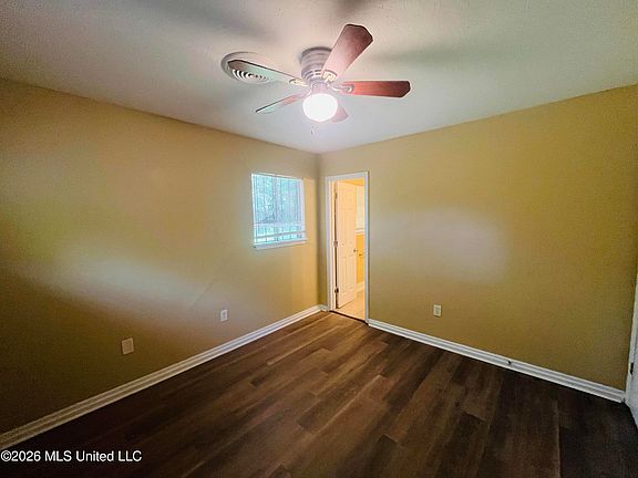 4th image of 1368 Dorgan St