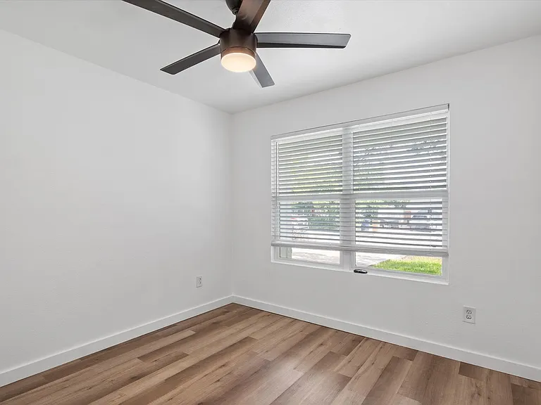 3307 Oak Aly — Photo 17
