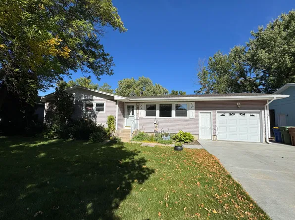 243 Sunrise Dr, Huron, SD 57350