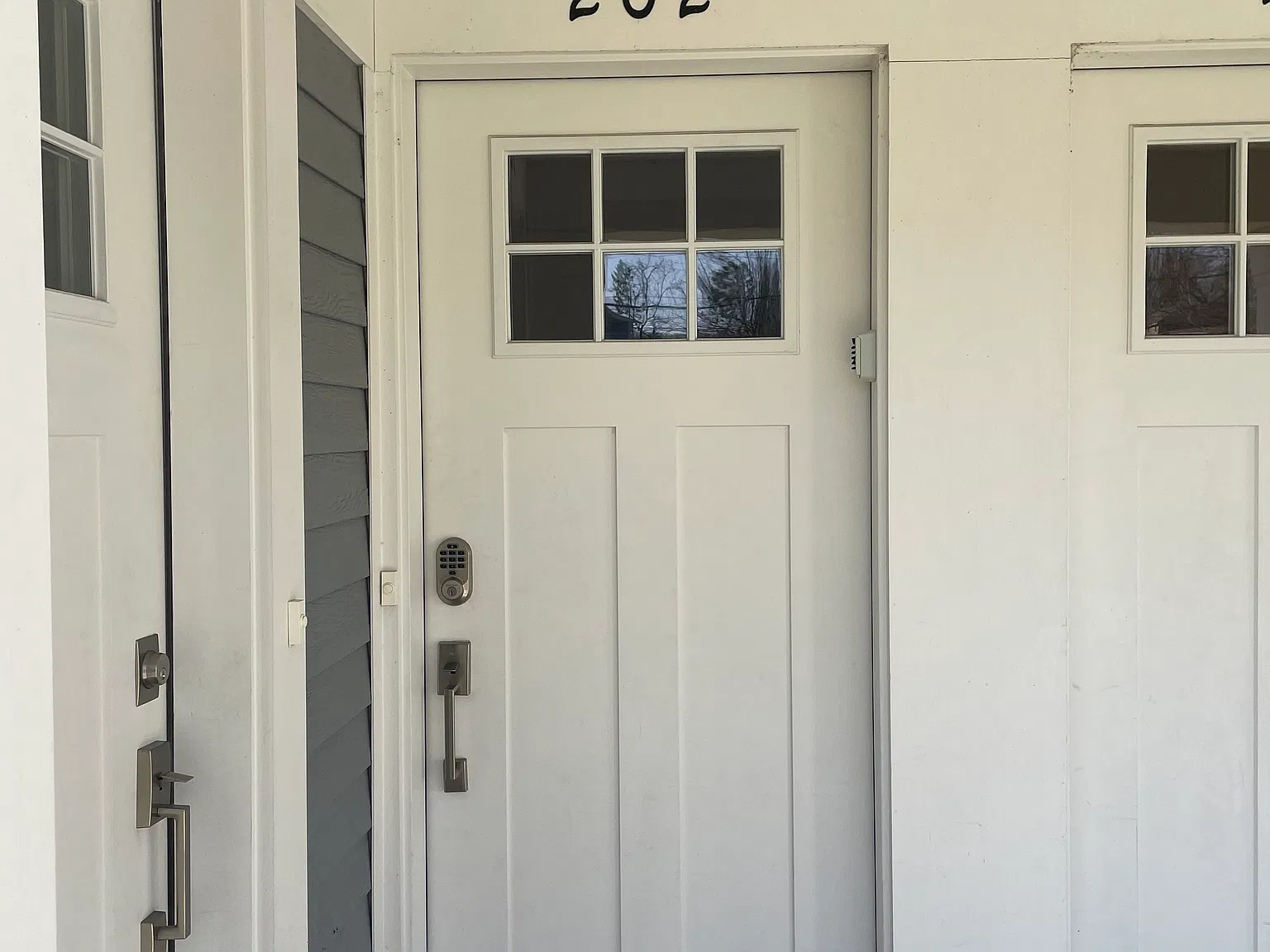 315 S Elmwood Ave — Photo 4