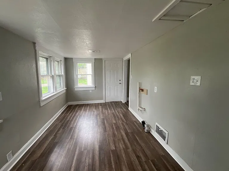 1210 W Powers St — Photo 10