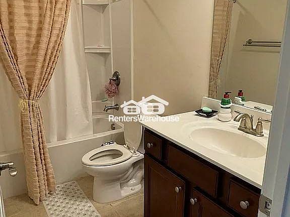 3rd image of 1025 Applegate Dr