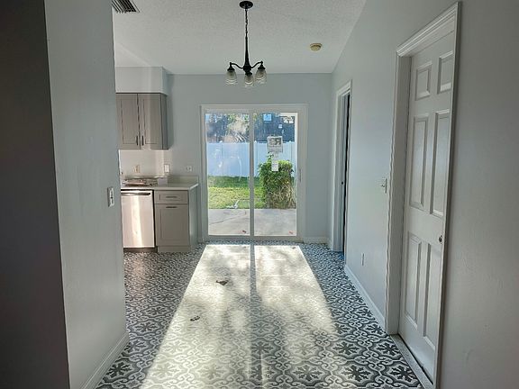 3rd image of 1457 Highridge Ave