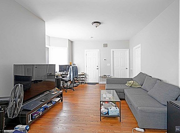 5th image of 86 Woodland Ave #1