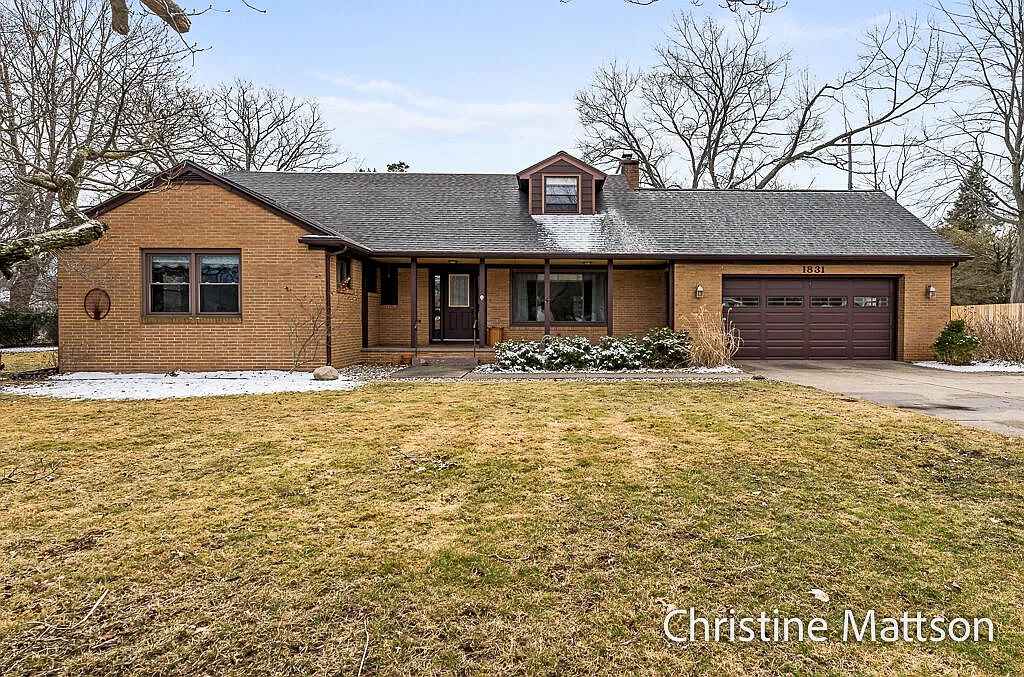 1831 Belmont Dr photo 1