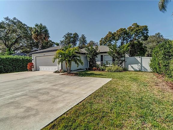 4th image of 4837 Barcelona Ave