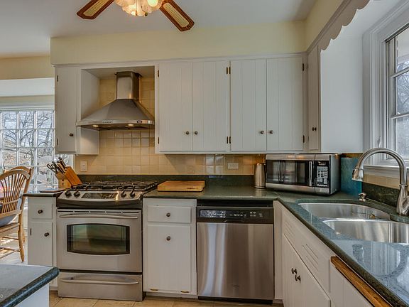 3rd image of 540 Hillcrest Dr