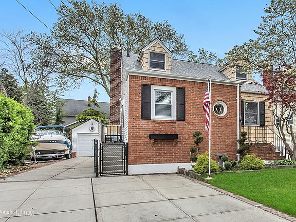 3rd image of 16 Catalpa Ave