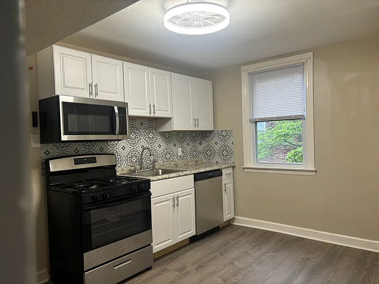 4237 Ferne Blvd #2 — Photo 4