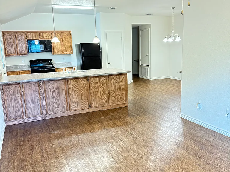 913 Ashwood St #A — Photo 4