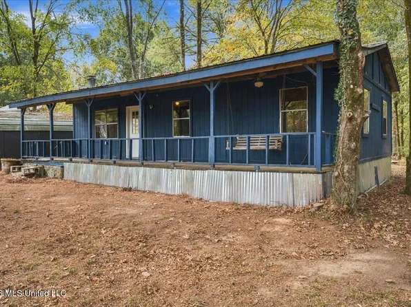 512 Oakview Dr, Como, MS 38619