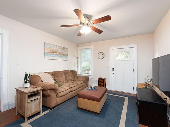 3rd image of 2705 W Surrey Dr
