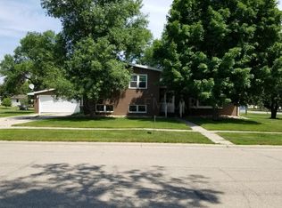 111 1st St SE, Gwinner, ND 58040