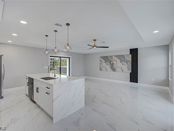 5th image of 850 Foxtail St