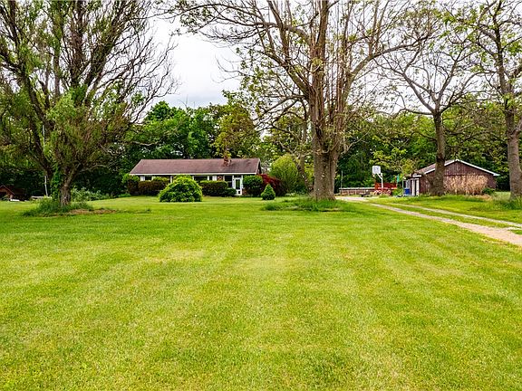 3rd image of 321 Pleasant Dr