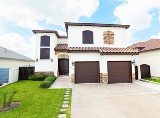 627 Puerta Del Sol Dr, Laredo, TX 78045