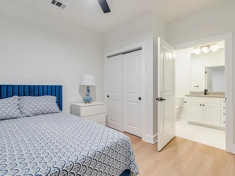 3000 Duval St #102 — Photo 21