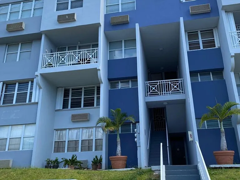 Condominio Jardines del Parque, Carolina. — Photo 1