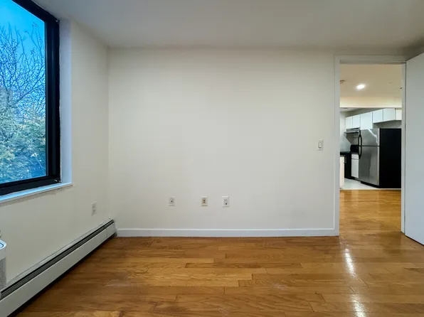 924 Metropolitan Avenue image 18 of 36