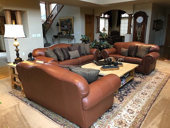 Great Room w/ fireplace