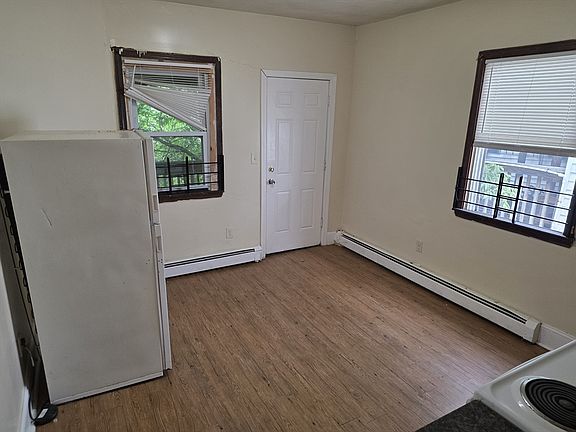 3rd image of 49 Judson St Floor 3