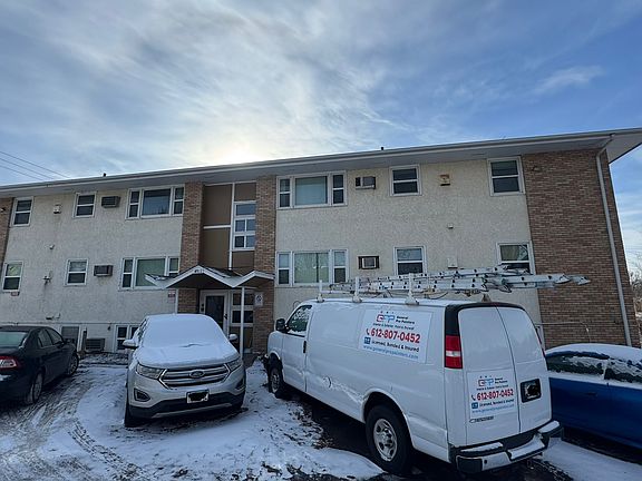 4th image of 4911 University Ave NE #10