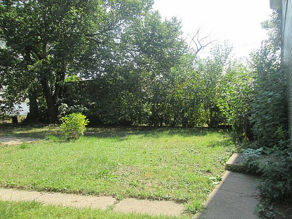 4th image of 15141 Lincoln Ave