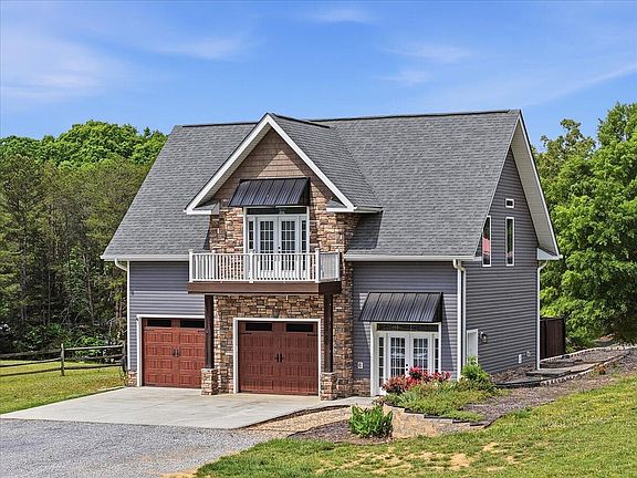3rd image of 932 Hidden Harbor Ln