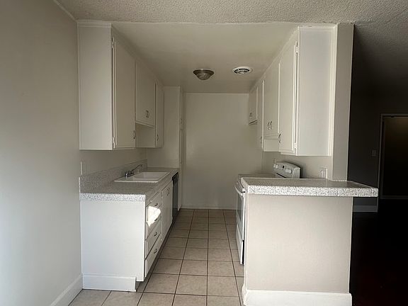 4th image of 15040 Parthenia St #36