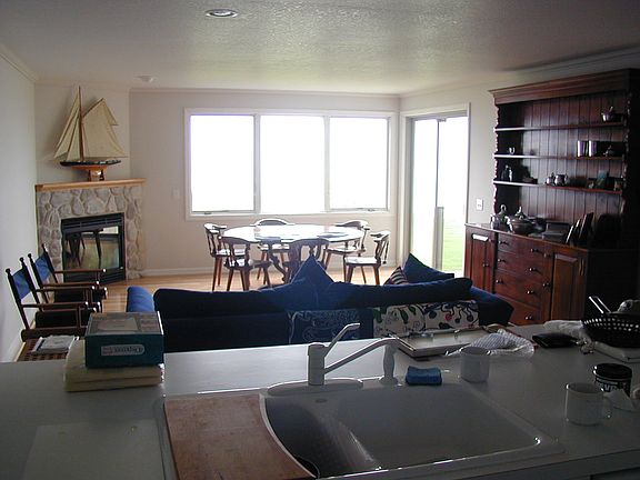 4th image of 637 W Lake St Unit 5