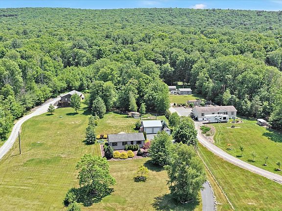4th image of 284 Blue Mountain Dr