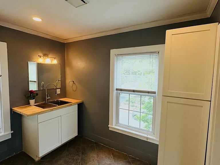 8 Vernon St #2 — Photo 4