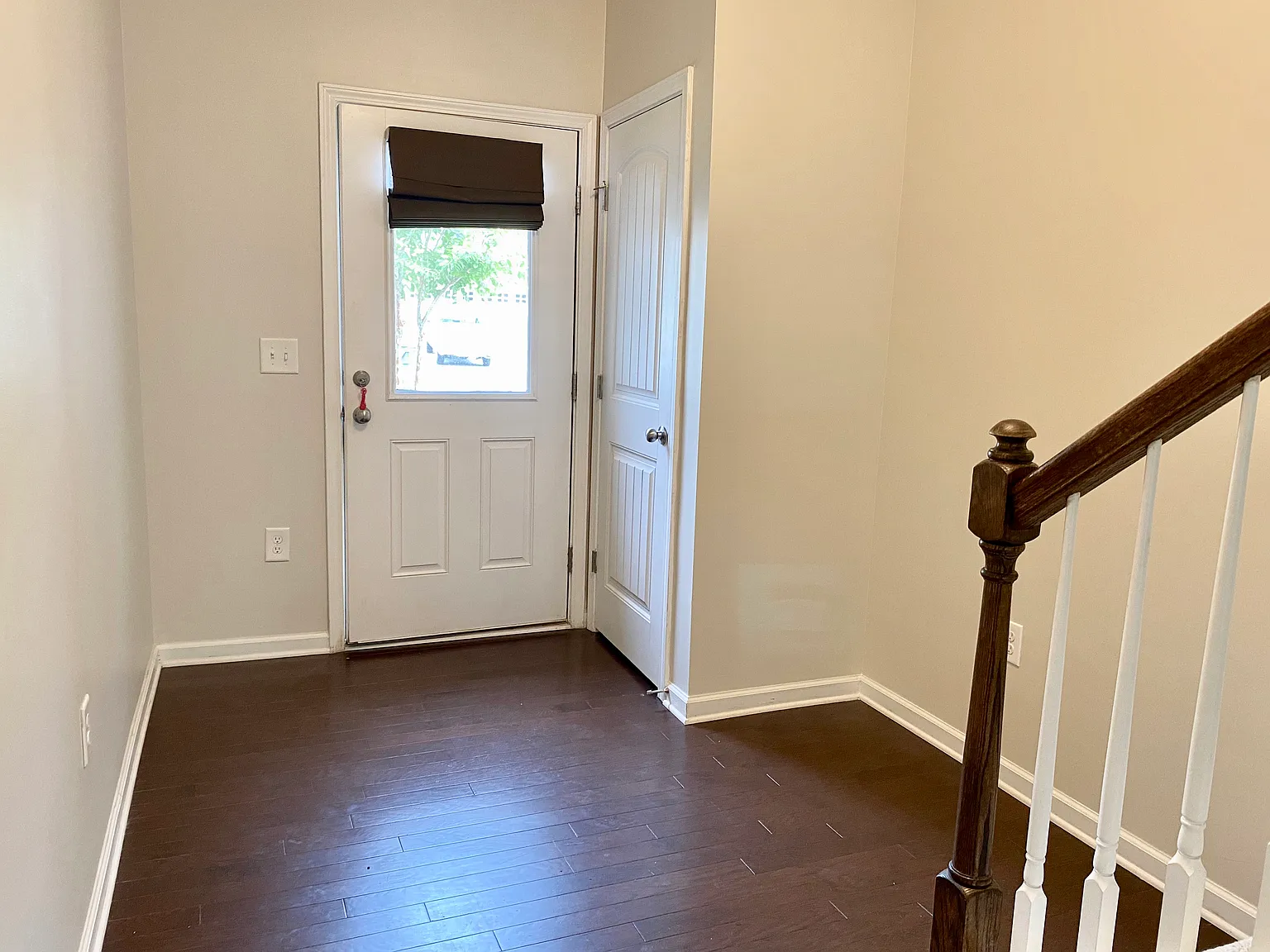 3 bed, 2.5 bath, 1925 sqft, $1,995 — Photo 3