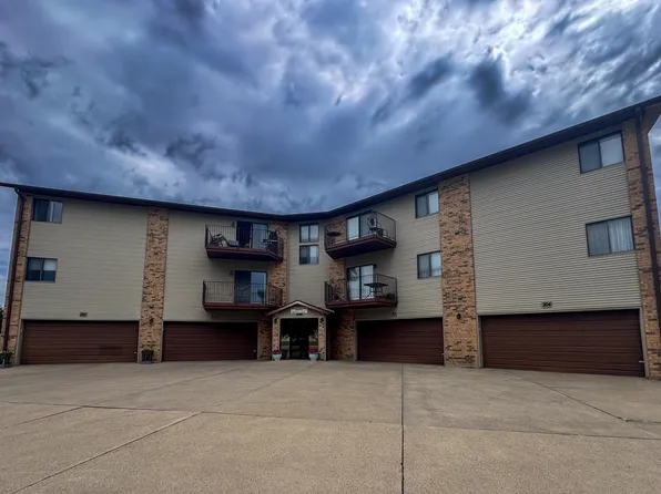 1940 Meadowlark Ln APT 302, Huron, SD 57350
