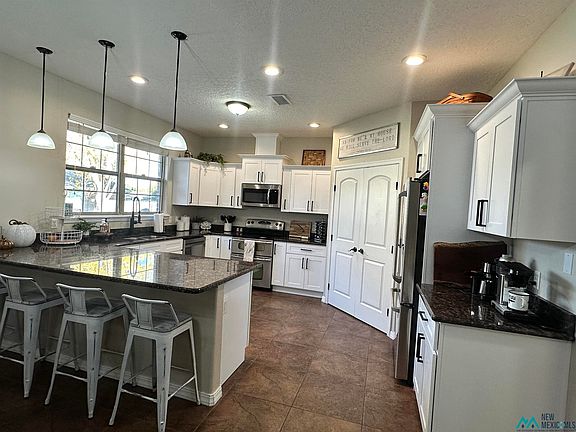 5th image of 1301 Regents Ct