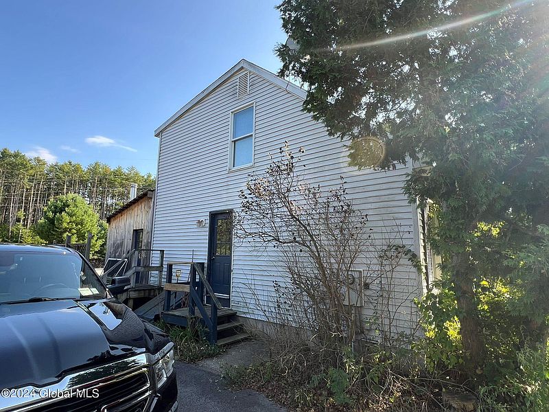 3rd image of 7 Meadowlark Lane