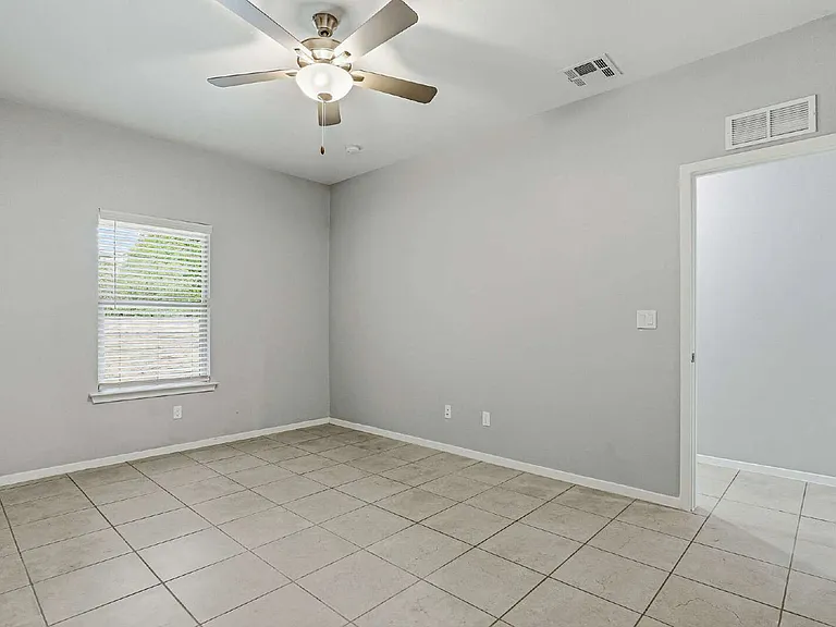 11500 Summer Dr #B — Photo 35
