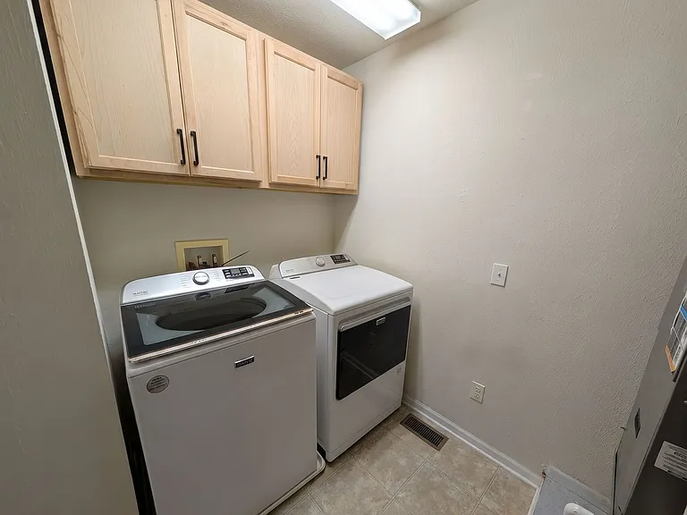 991 Croghan Way — Photo 21