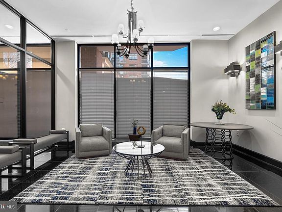 3rd image of 1001 N Randolph St APT 914
